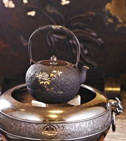 三德堂铁嵌金银花开富贵壸