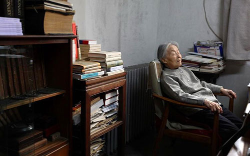 在舆论和法院禁令的压力下,三家拍卖公司先后宣布撤拍钱钟书信札.
