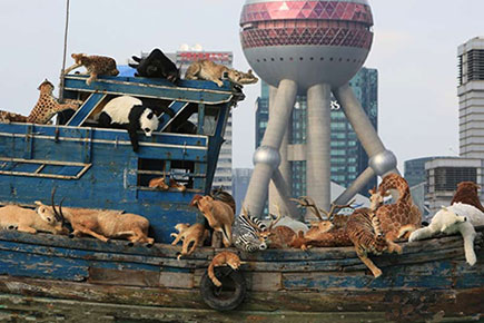 蔡国强《九级浪》个展载有99只仿真动物的轮船