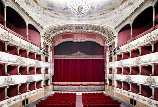CANDIDA HOFER, 佛罗伦萨佩⼽戈拉剧院II(Teatro della Pergola Firenze II), 摄影(Photography), 艺术微喷(Ink Jet Print), 102.3 x 139 cm , 2008
